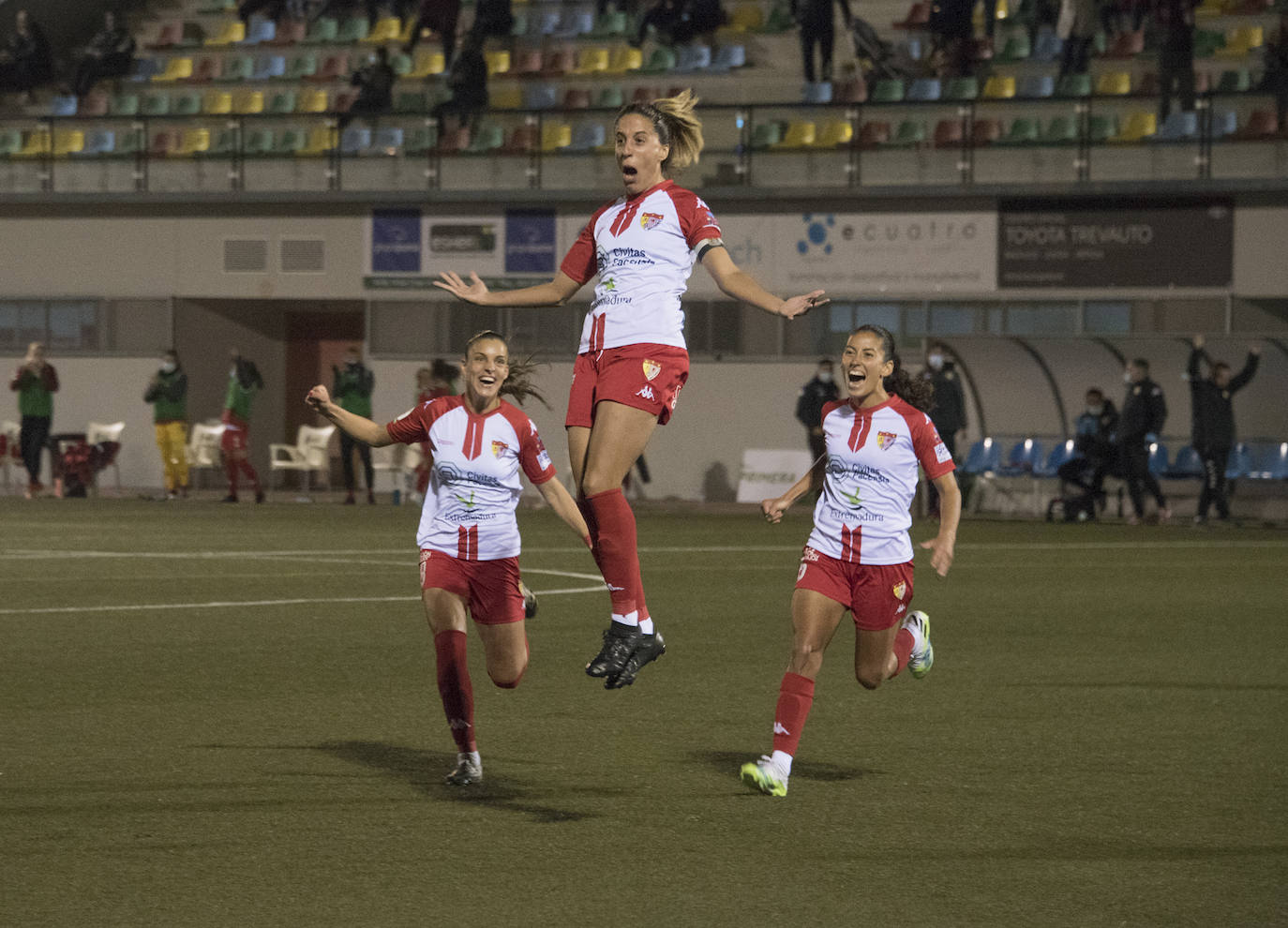 Fotos: Victoria del Santa Teresa ante el Espanyol