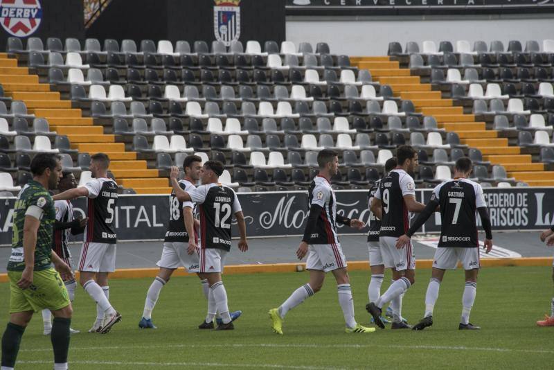 Fotos: El Badajoz presenta todas sus armas