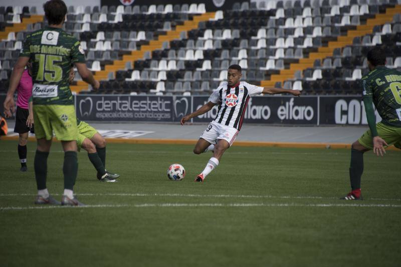 Fotos: El Badajoz presenta todas sus armas