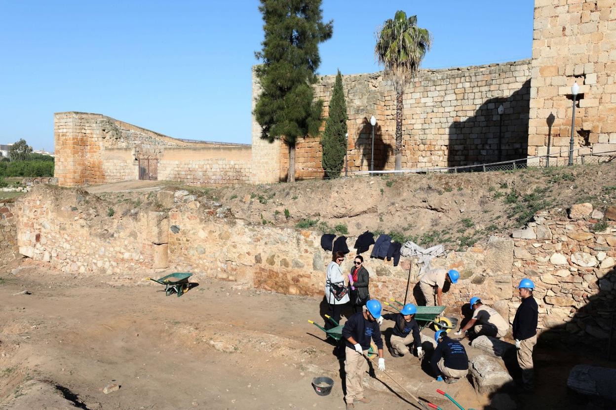 Alumnos de la Escuela Profesional, en la Huerta de Otero. 