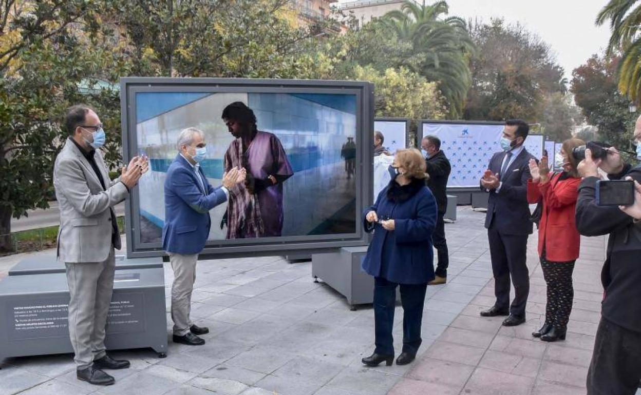 Inaugruación de la muestra en la avenida de Colón. 