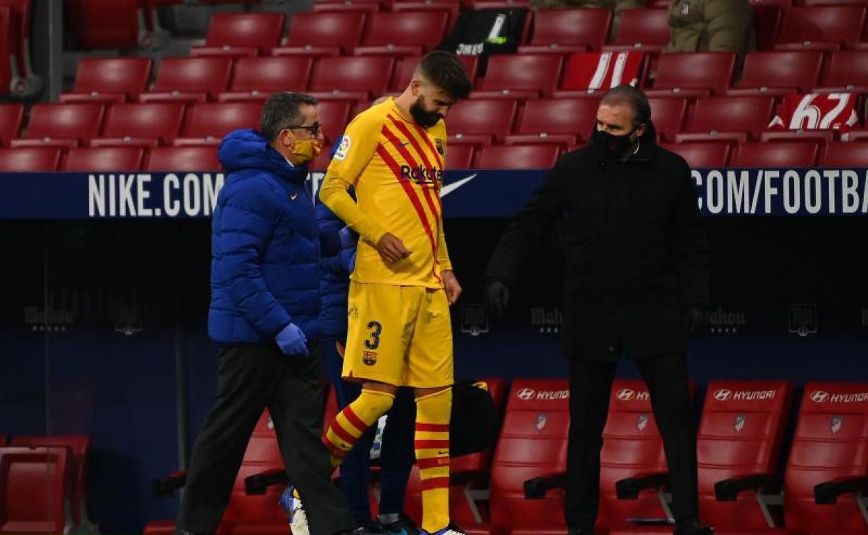 Gerard Piqué, tras retirarse del partido lesionado.