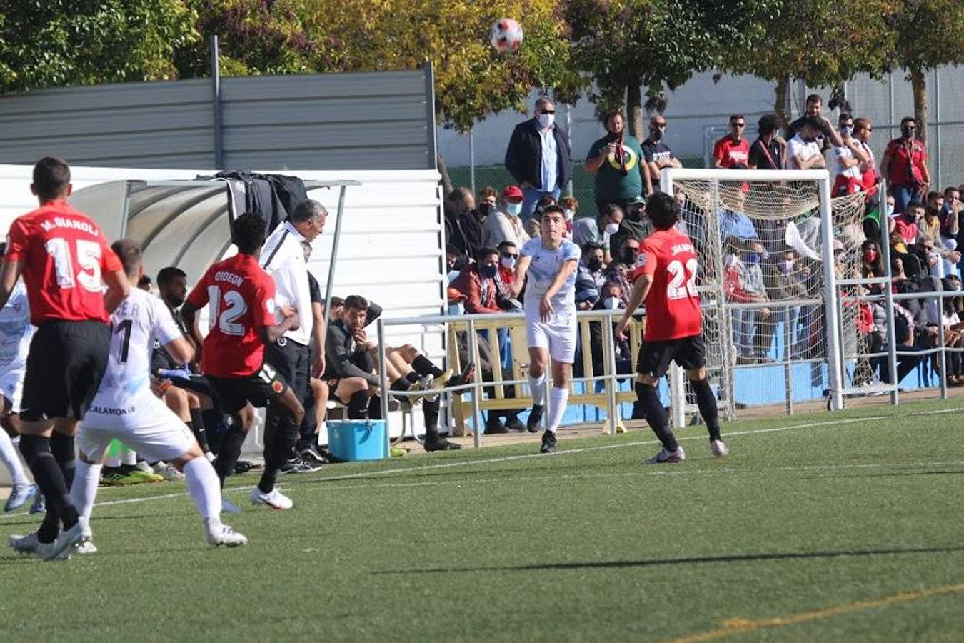 Las gradas del municipal calamonteño volvieron a ser ocupadas por multitud de aficionados que respetaron la distancia de seguridad