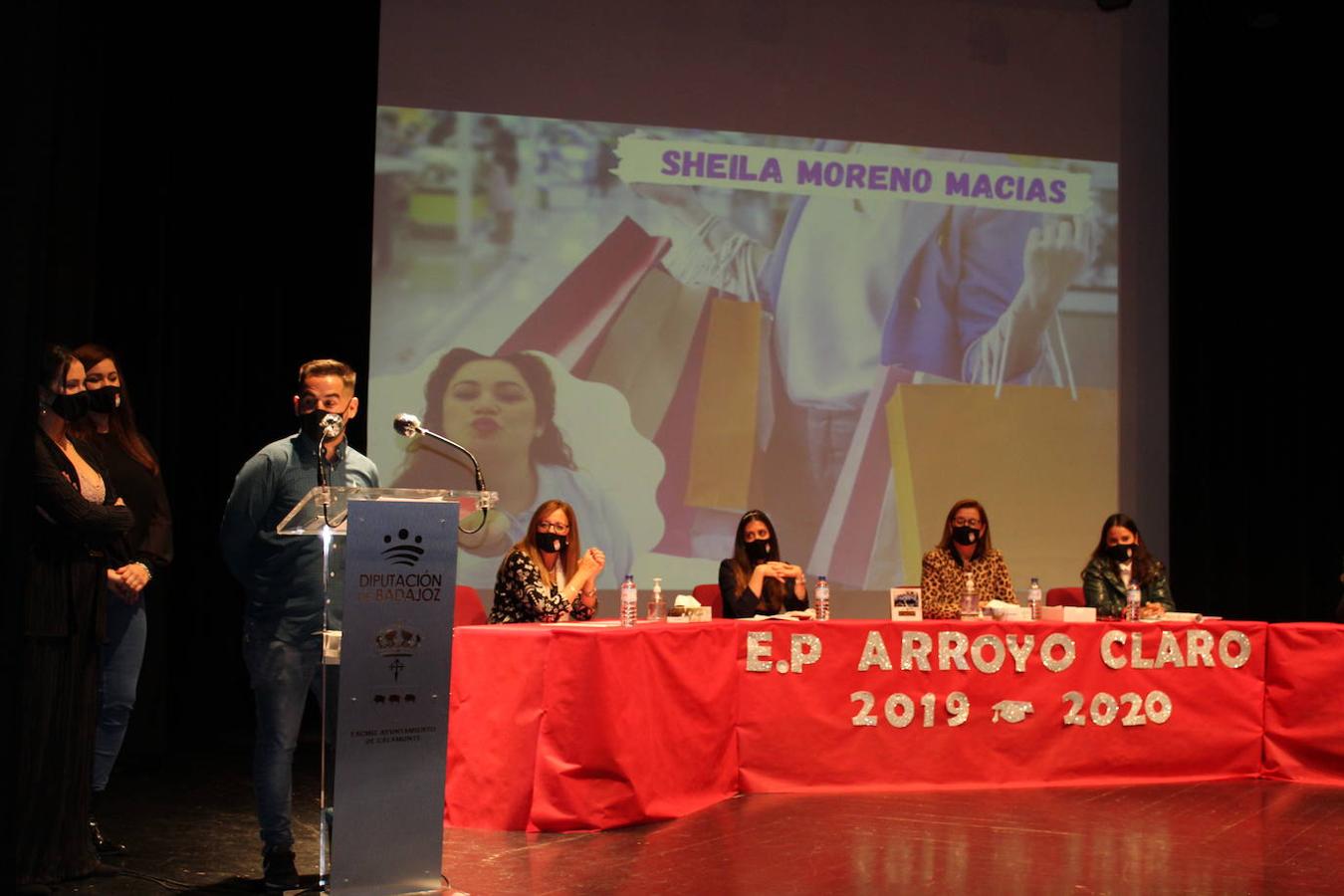 Los estudiantes tuvieron la oportunidad de seguir celebrando la clausura del curso en una segunda parte del acto organizada por ellos