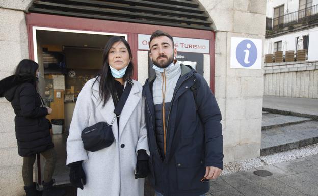 Los madrileños María y Jorge llegaron a la región el jueves. 