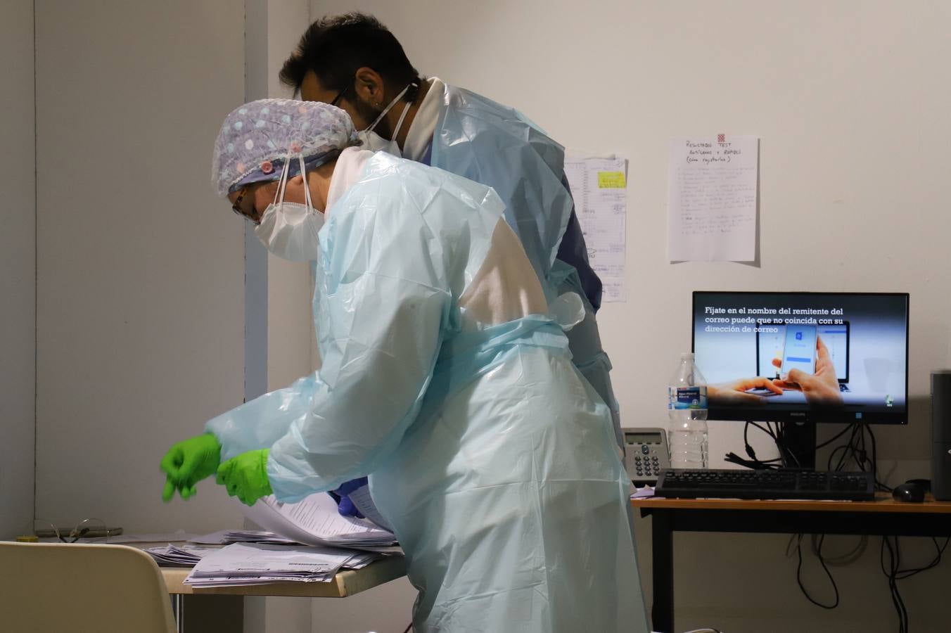 Las pruebas se realizan en el punto autocovid ubicado en uno de los pabellones de Feval