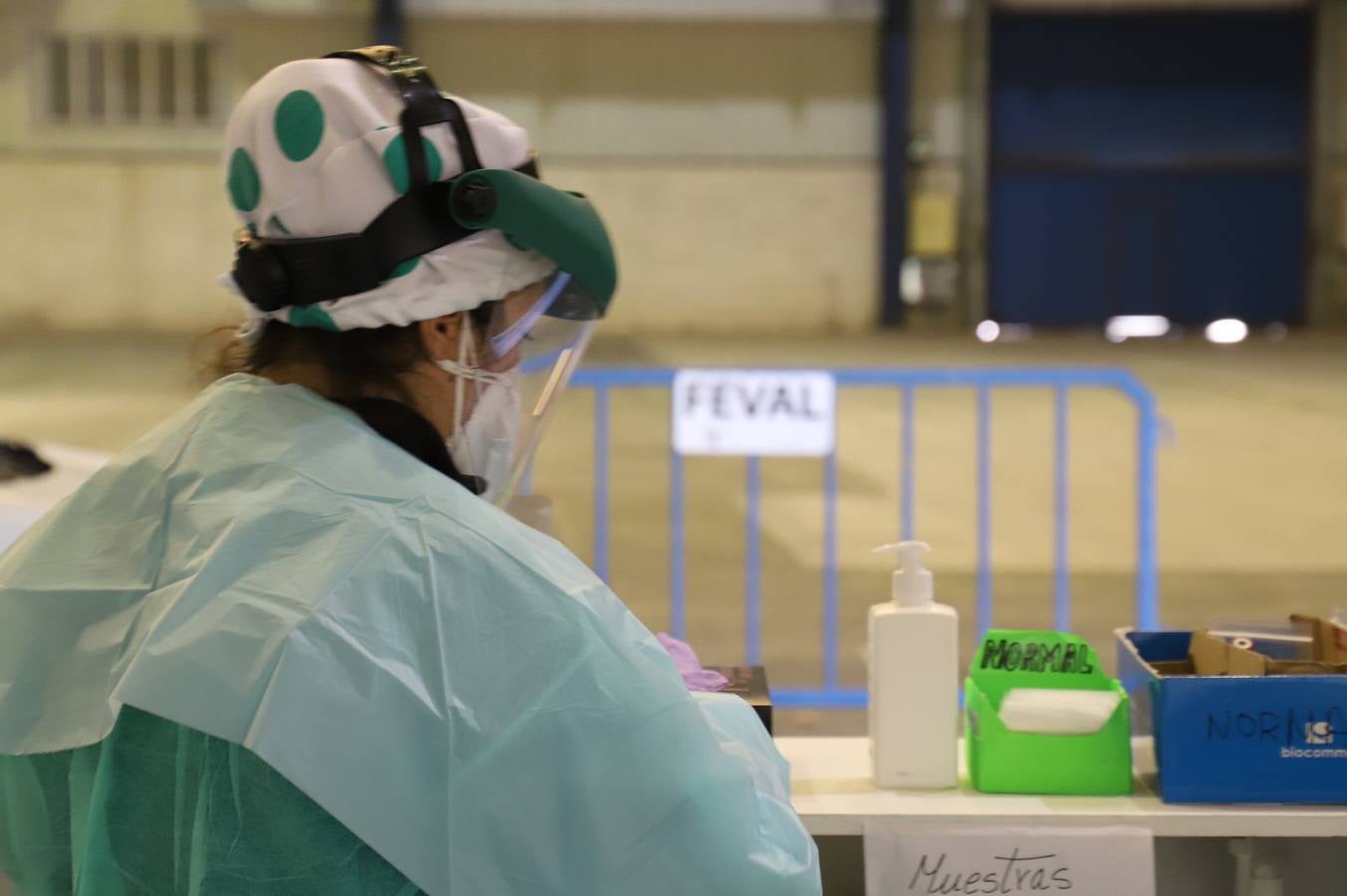 Las pruebas se realizan en el punto autocovid ubicado en uno de los pabellones de Feval
