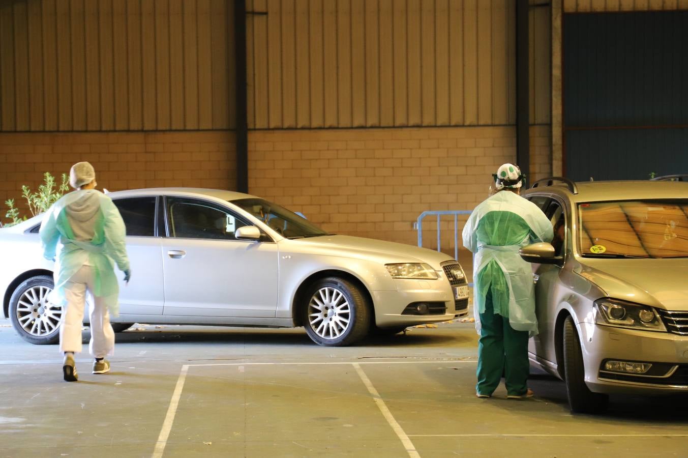 Las pruebas se realizan en el punto autocovid ubicado en uno de los pabellones de Feval