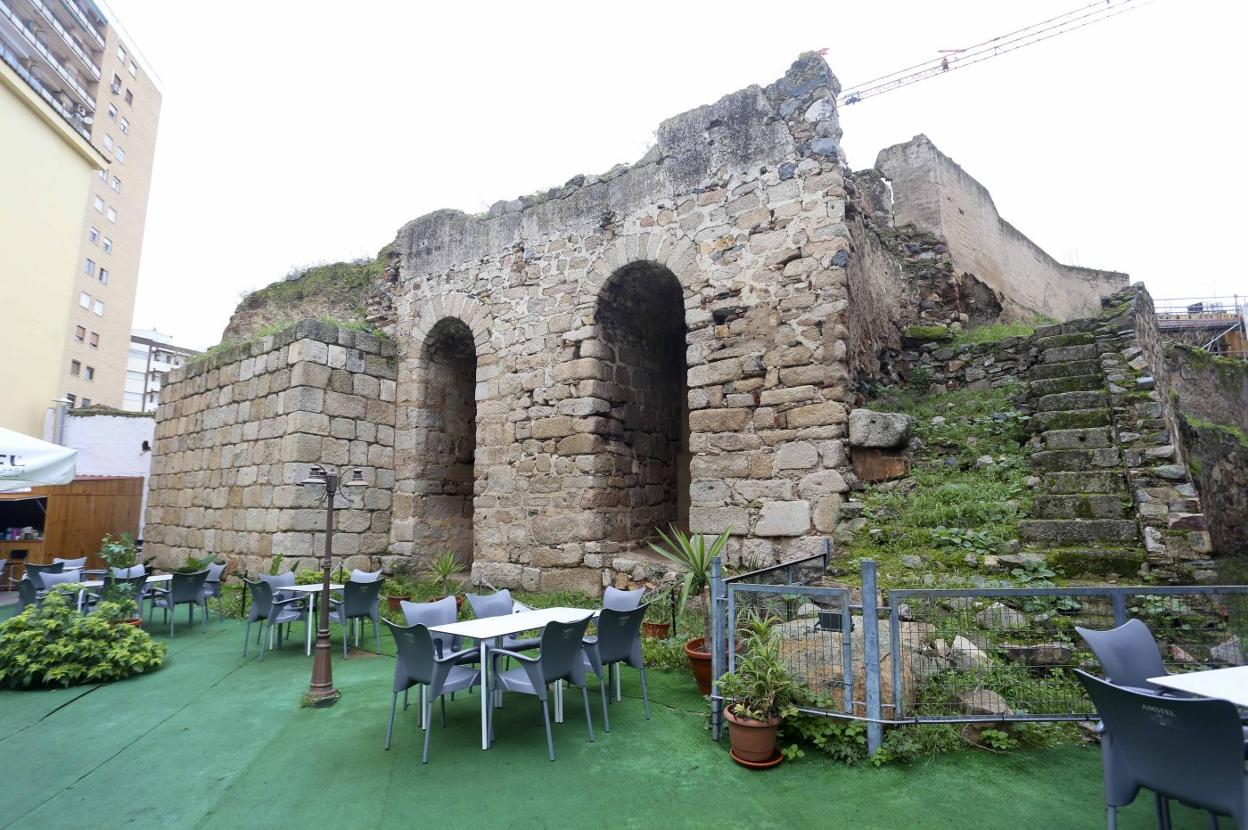 Terraza situada junto a la Torre Albarrana, en la calle Arzobispo Mausona. 