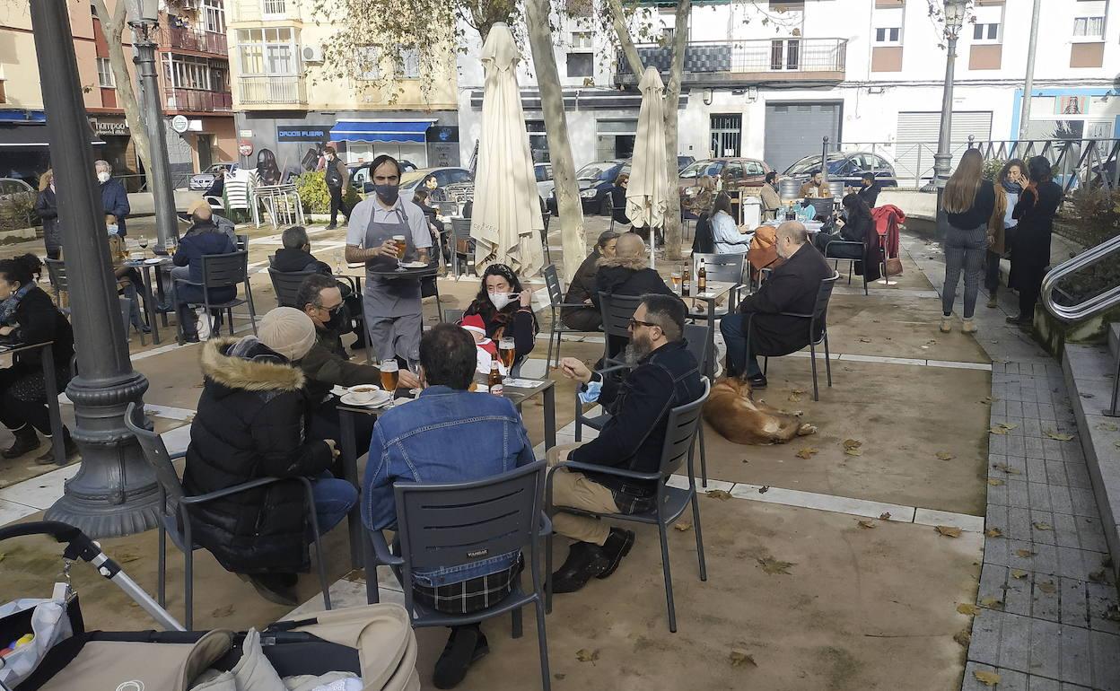 Ambiente en las cañas de Nochebuena en la Plaza de Bruselas 