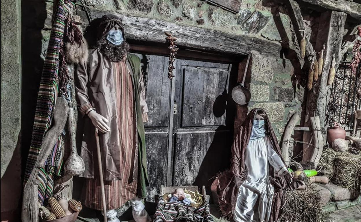 Nacimiento con figuras a tamaño natural en Torre de Don Miguel. 