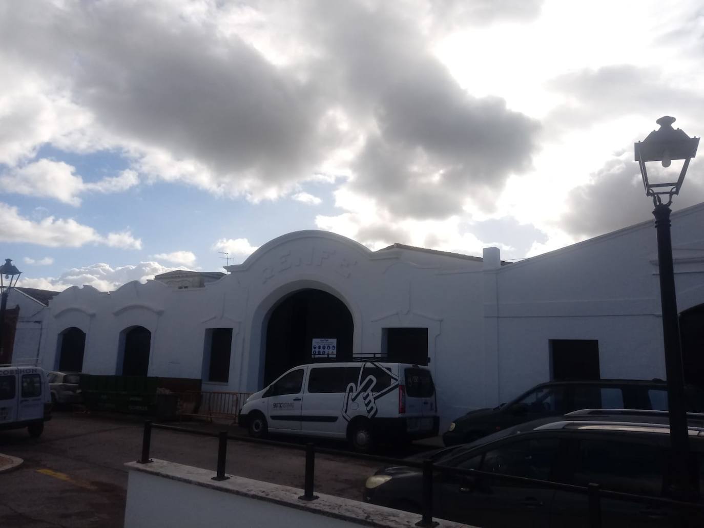 Las antiguas instalaciones de Renfe ya están siendo acondicionadas.