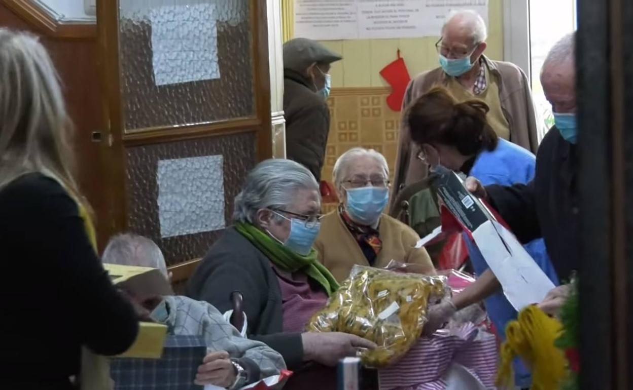 Visita de los Reyes Magos al Hogar de San Blas