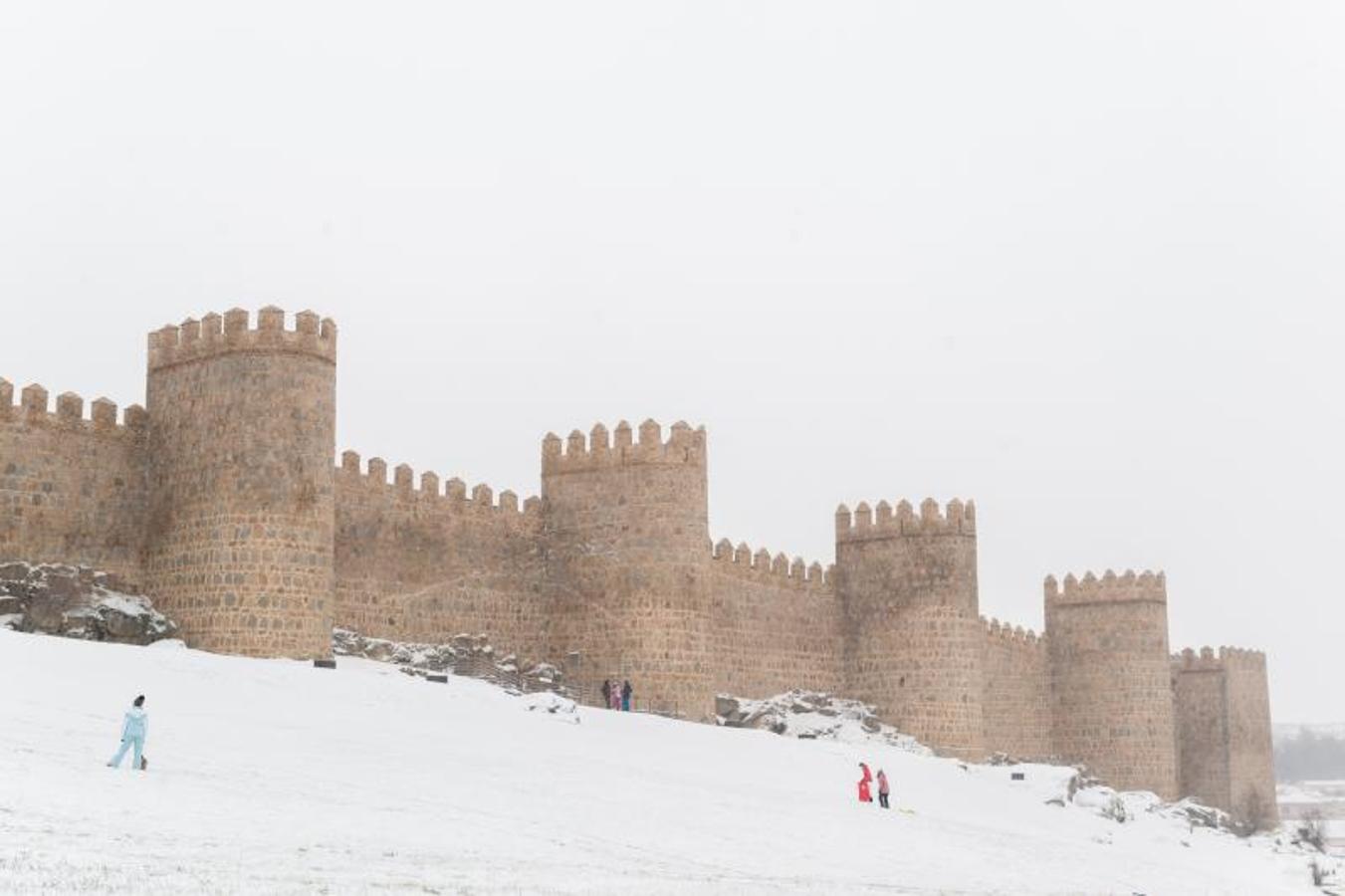 Nieve en las murallas de Ávila tras el paso de la borrasca Filomena, Castilla y León.