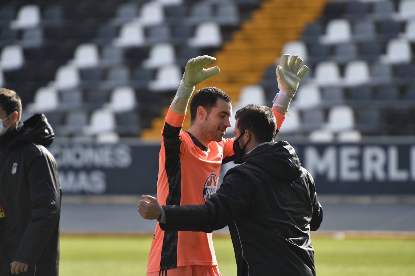 Fotos: El Badajoz vence al Melilla por 2-0 en el Nuevo Vivero