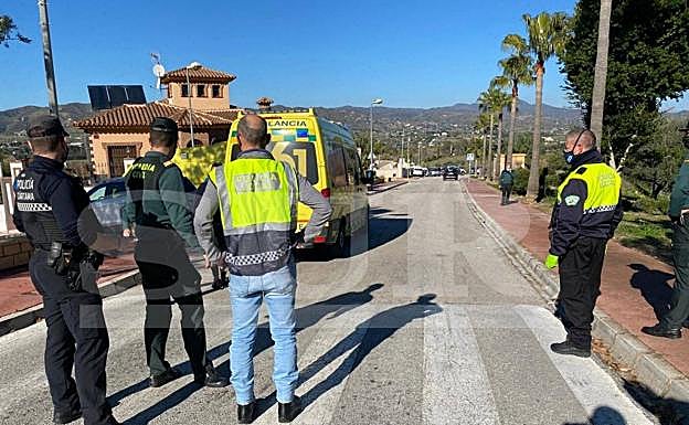 Buscan a un hombre por arrojar ácido a su novia y a una amiga