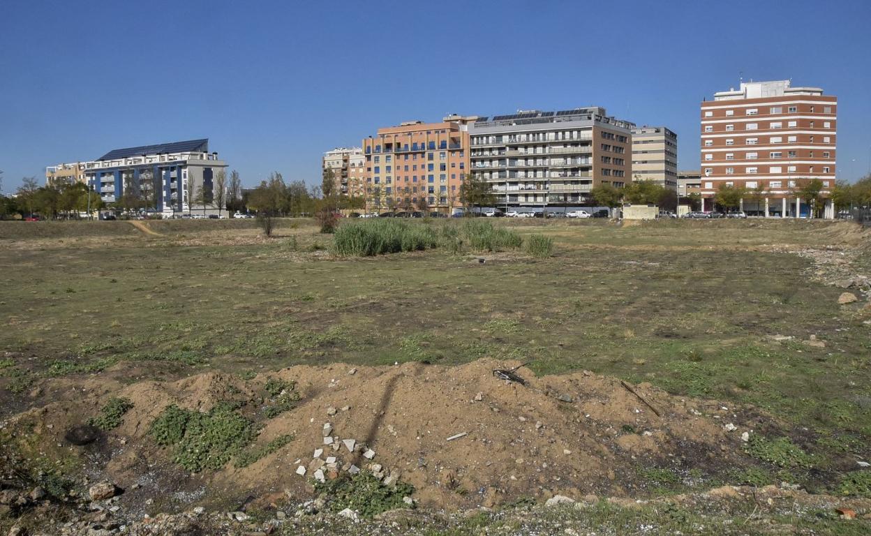Parcela en la Ronda Norte donde se va a construir el nuevo centro de educación especial Los Ángeles. 