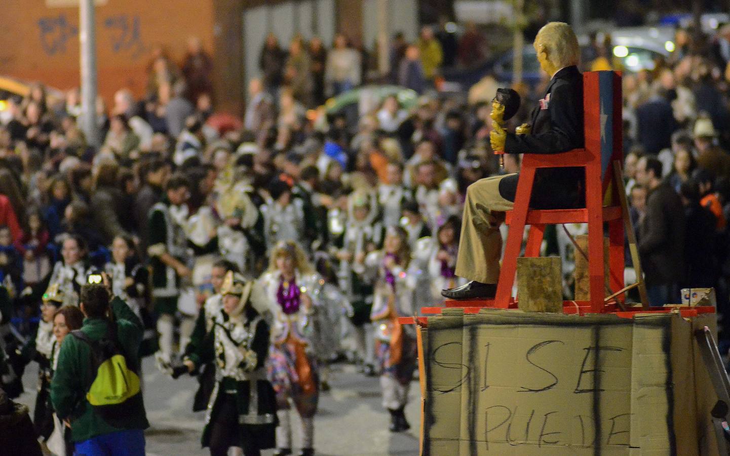 Marimanta y al fondo desfile de comparsas, 2016