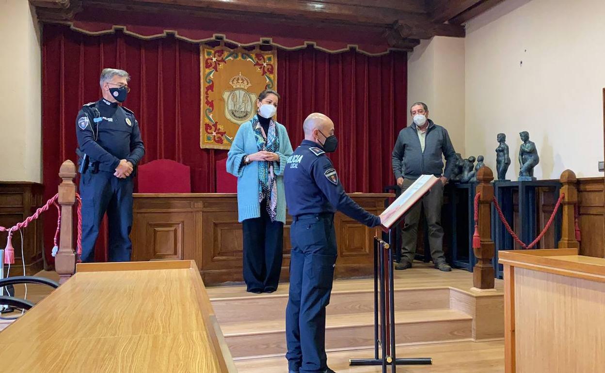 Luis Sánchez jurando el cargo en el Ayuntamiento de Fregenal de la Sierra