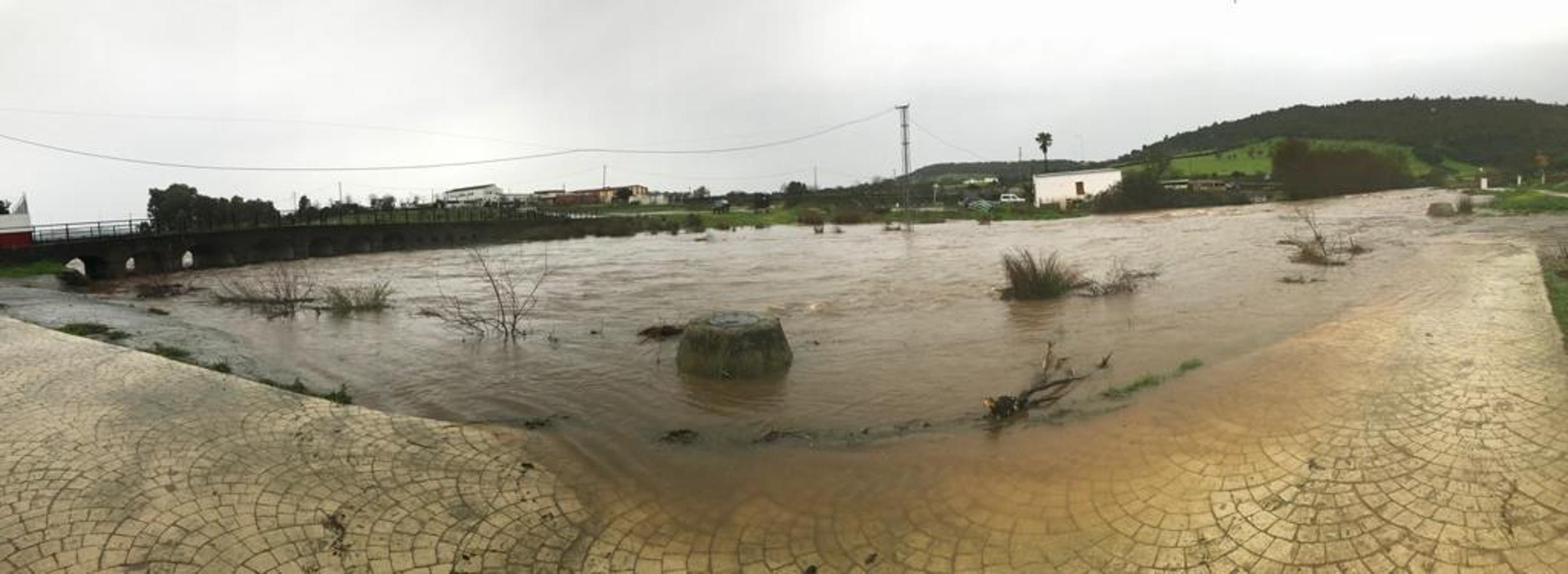 Fotos: La rivera de Alconchel empieza a desbordarse