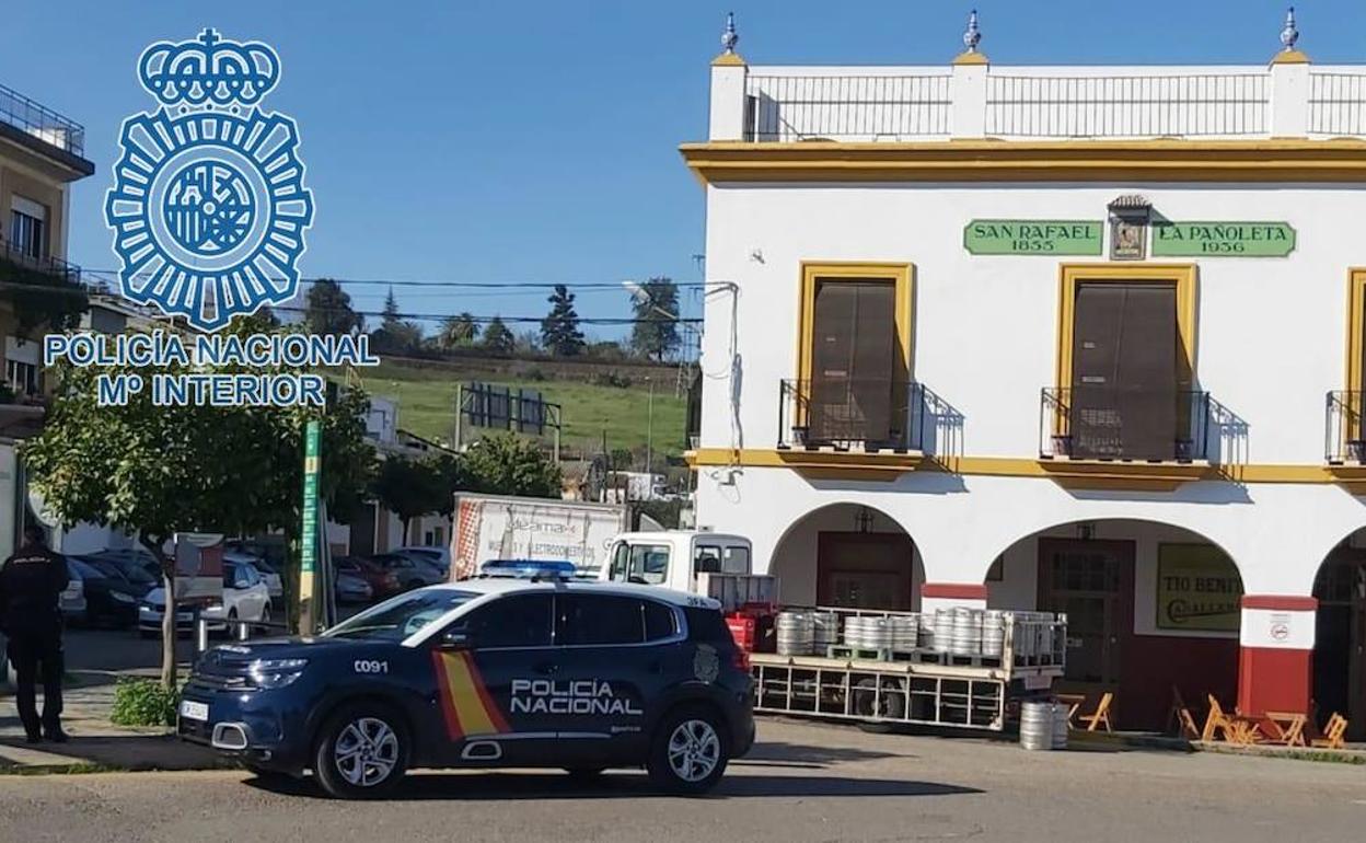 Sufrieron un accidente cerca de Sevilla y abandonaron la droga junto a la entrada a La Pañoleta. 