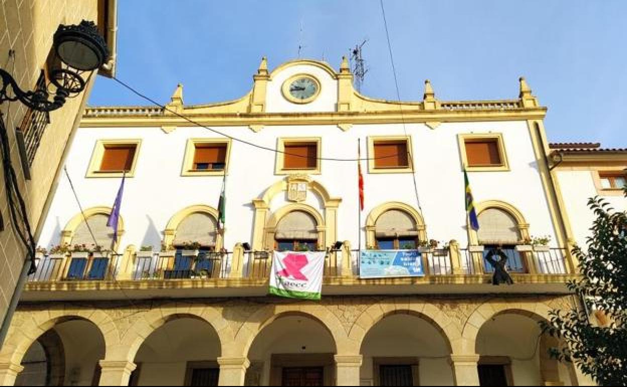 Imagen de archivo de la fachada del Ayuntamiento de Jaraíz.