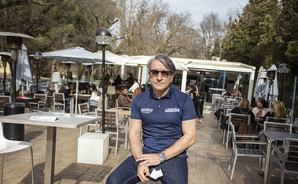 Eduardo Rodríguez 'Tibu' en la Terraza del Príncipe, negocio que gestiona desde el verano de 2014. 