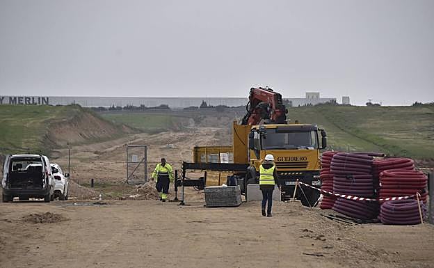 Inicio de obras en la terminal de mercancías junto a la parcela elegida por Amazon. 