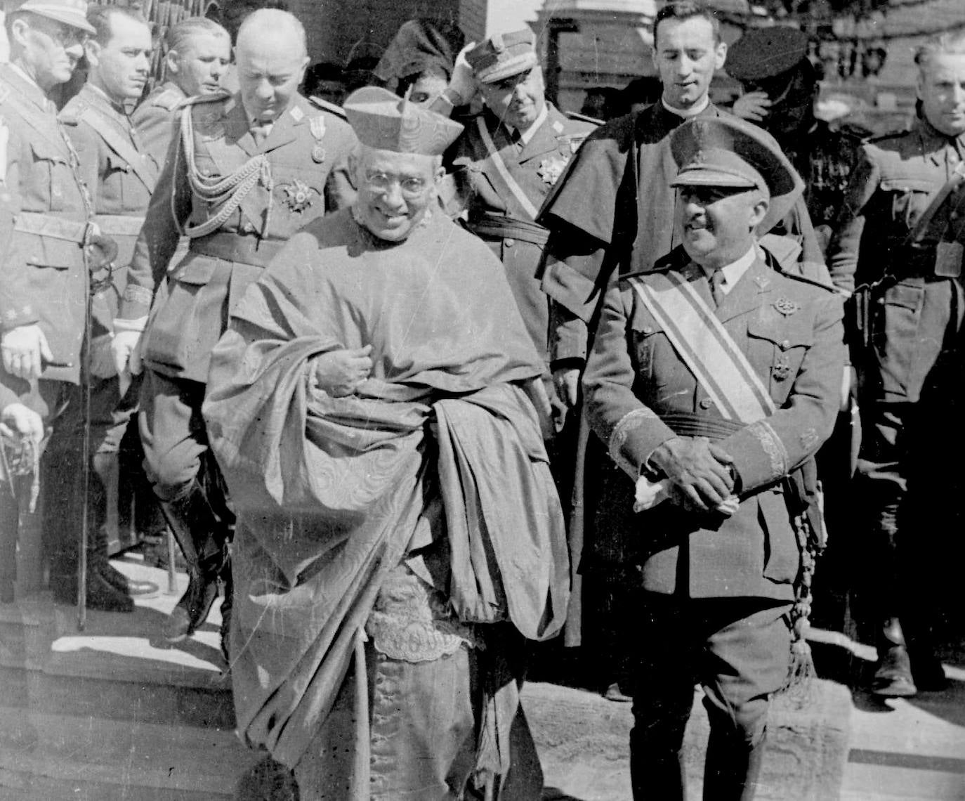 Fotos: Libros de Santiago Segura con su versión del golpe de Estado de hace 40 años.