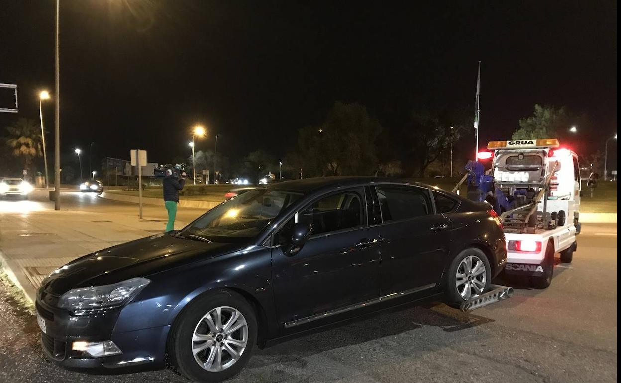Vehículo abandonado ayer noche en la estación de autobuses de Mérida con 300 kilos de hachís. 