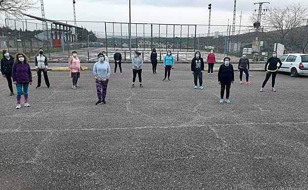 Grupo de participantes en las actividades deportivas