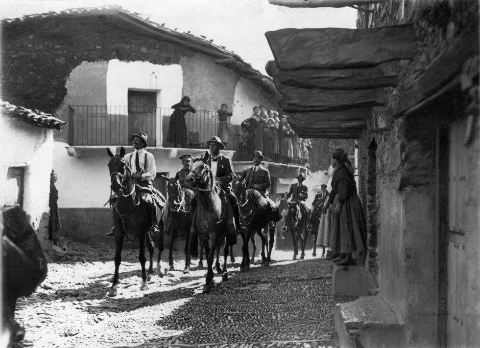 Fotos: Desde la Moto de Papel | El rey que posó desnudo en Extremadura