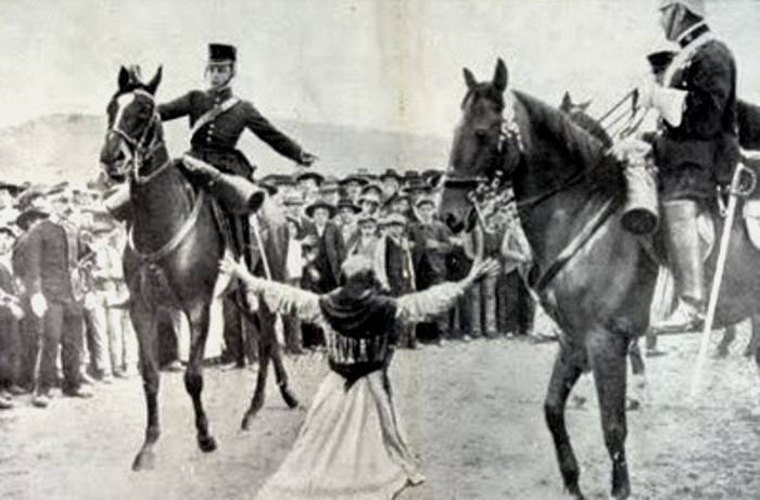 Fotos: Desde la Moto de Papel | El rey que posó desnudo en Extremadura