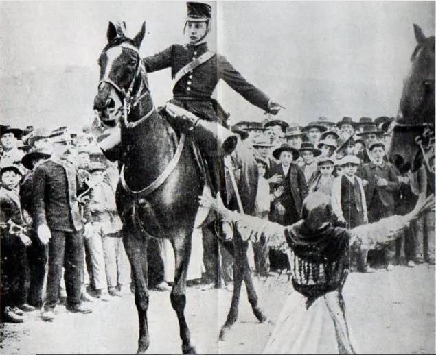 Fotos: Desde la Moto de Papel | El rey que posó desnudo en Extremadura