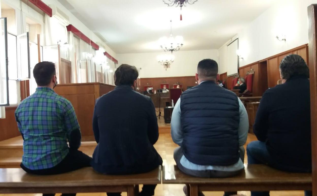 Los acusados en el juicio que se ha celebrado en la Audiencia. 
