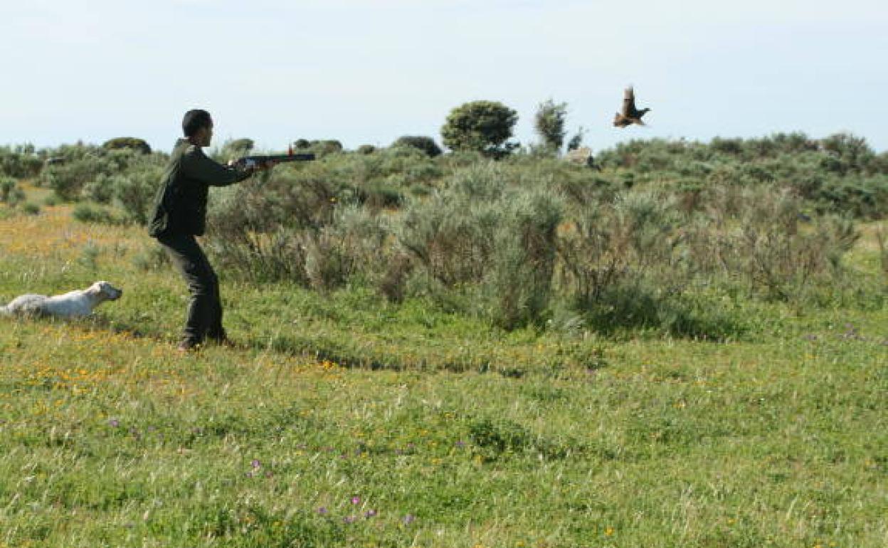 5.000 cazadores participan en el sorteo público de caza de Extremadura