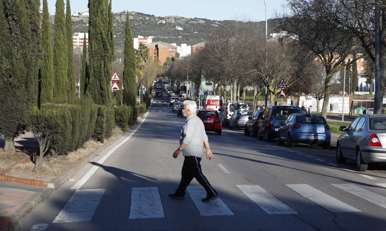 Avenida de la Hispanidad, que conecta Ronda de San Francisco con la glorieta de Renfe. 