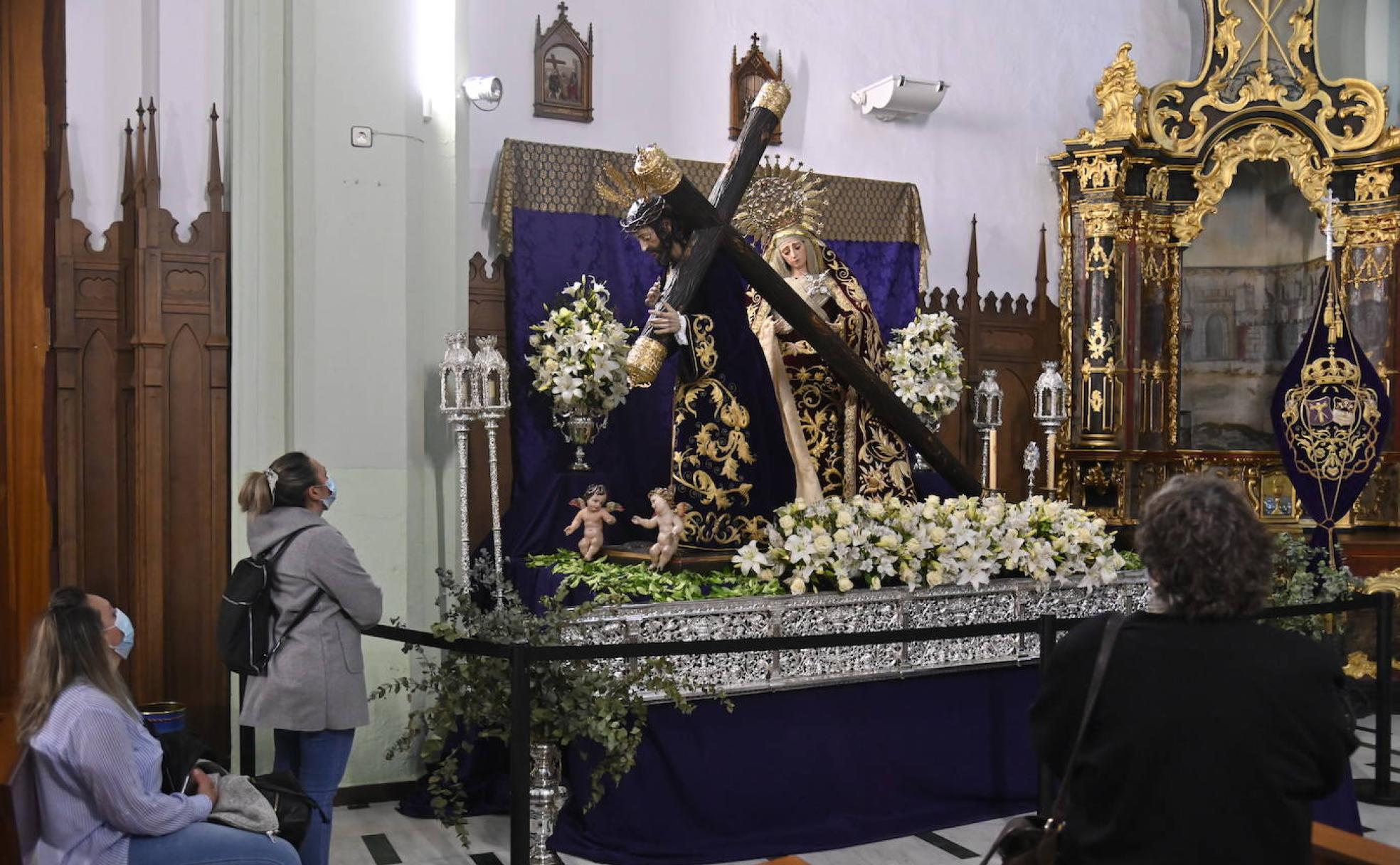 Altar del Cristo de la Espina y la Virgen de la Amargura en el convento de las Descalzas. 