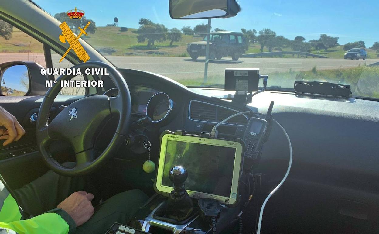 Imagen de archivo de un control de velocidad de la Guardia Civil. 