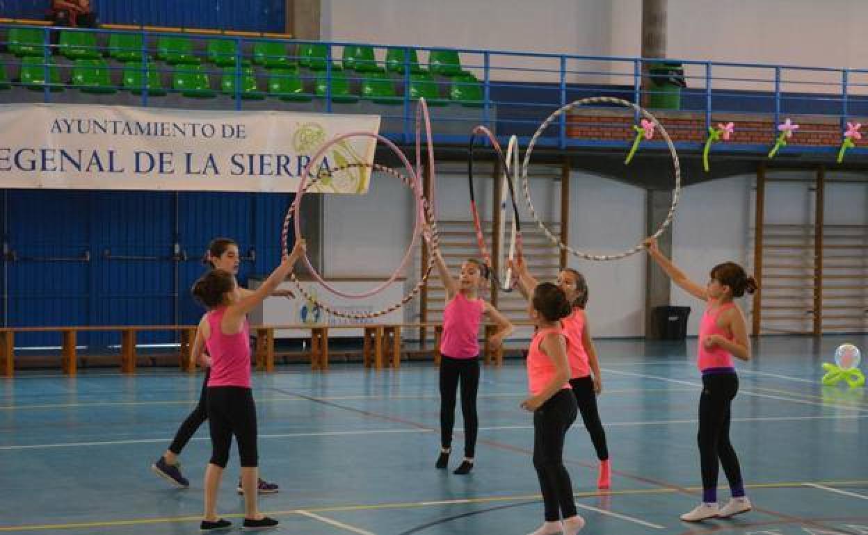 Antigua actuación de alumnas de gimnasia rítmica