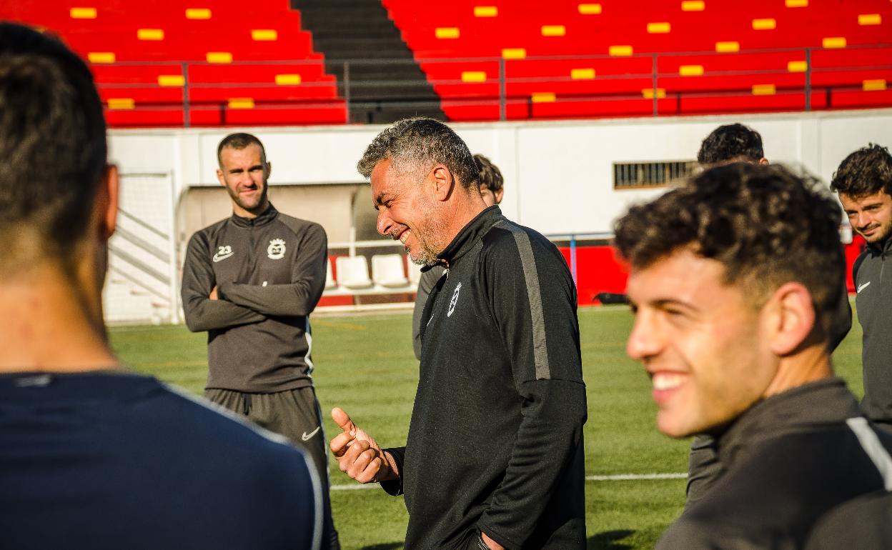 Juan Marrero, en un entrenamiento con el Montijo. 