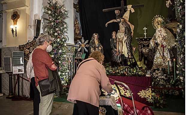 El paso del Descendimiento, en San Andrés, durante la mañana de este miércoles.