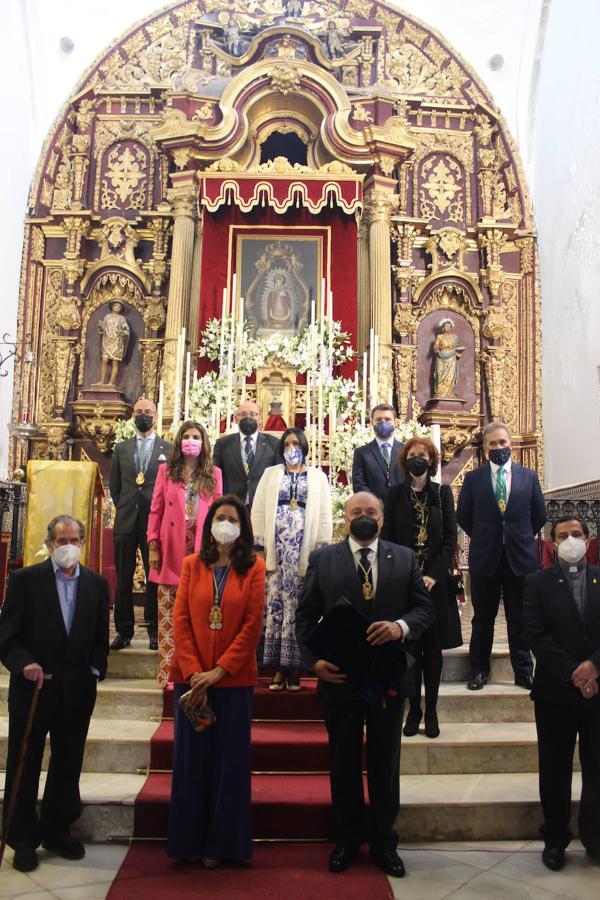 Junta Directiva y diferentes personalidades en la Iglesia de Santa María