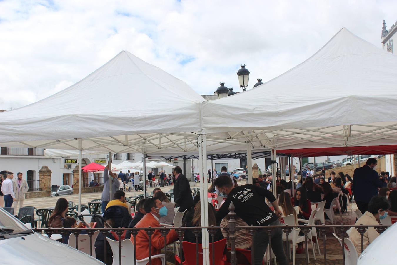 Ambiente del Domingo de Milagros en el Paseo de la Constitución