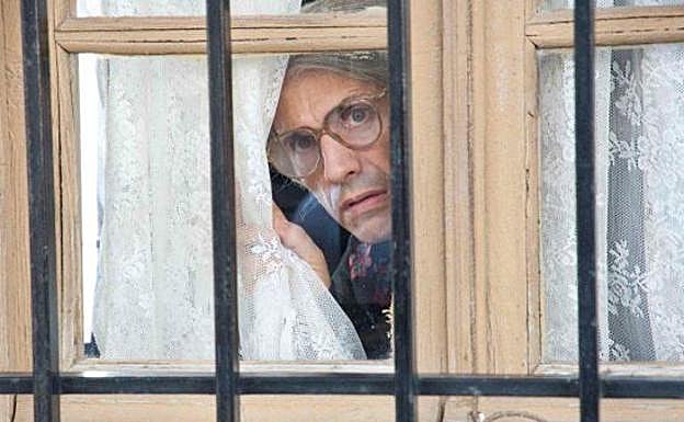 El personaje de la Vieja 'l Visillo' creado por el humorista José Mota.