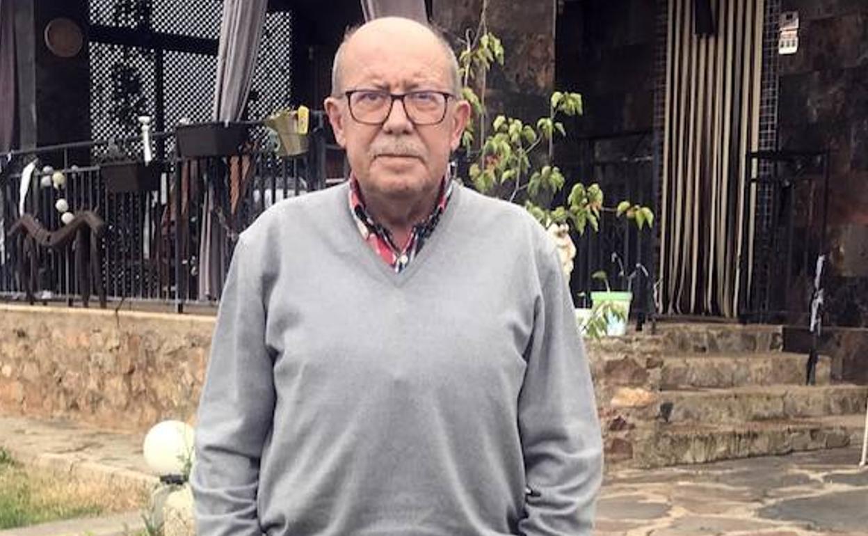 José Antonio Polo en su casa de campo en Torreorgaz, donde vive desde marzo de 2020. 