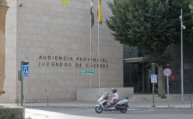 Cárcel por tener relaciones sexuales con una mujer en Plasencia haciéndose pasar por un amigo