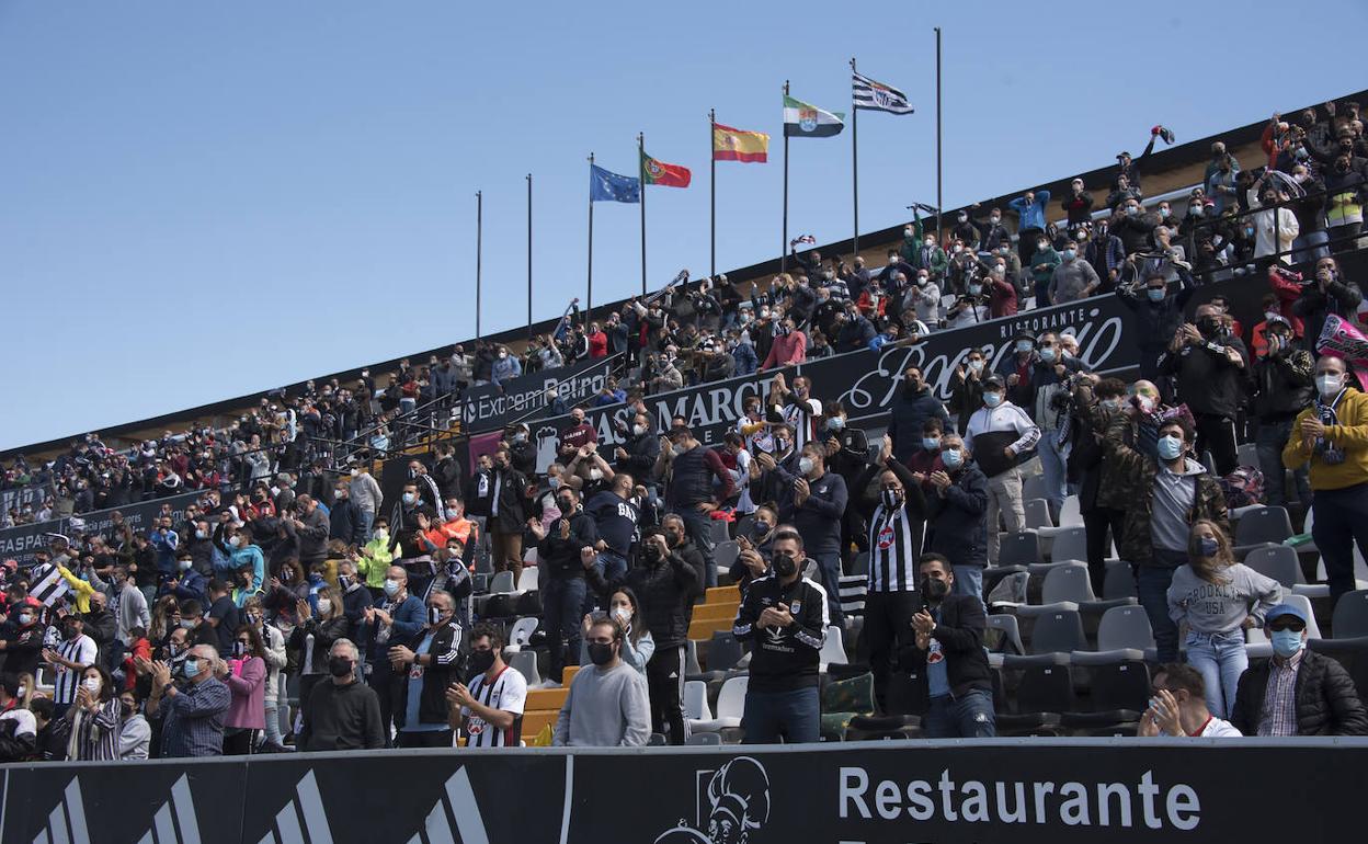 La afición del Badajoz tendrá que esperar para conocer la sede del playoff. 