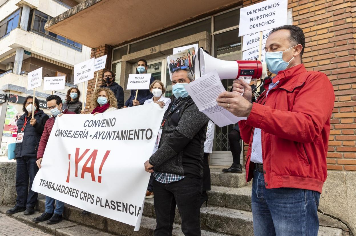 Nueva protesta ayer de los trabajadores contra el concurso. 