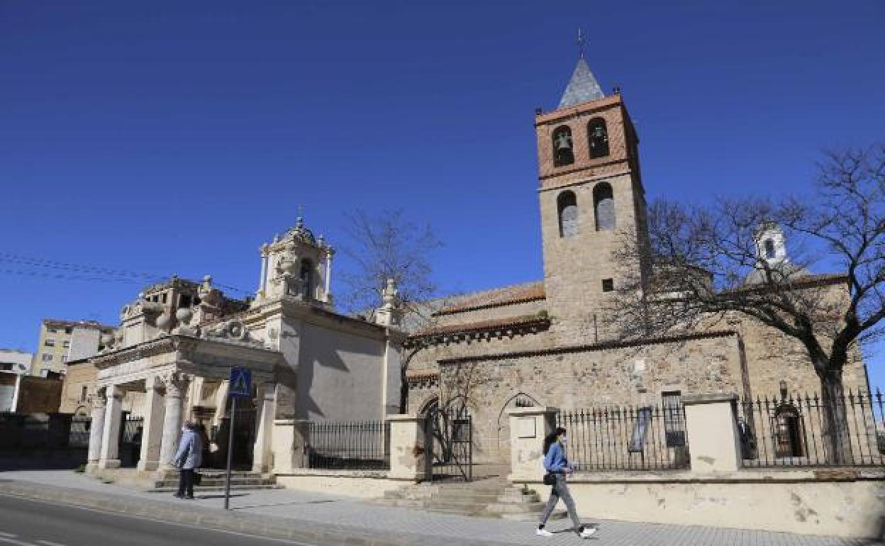 Hornito y Basílica en honor de Santa Eulalia a la que llegan los devotos a la Mártir